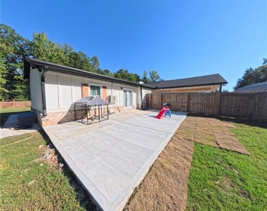 3020 Raymonds Drive - Photo Thumbnail 5