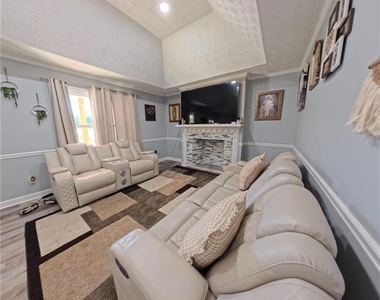 3020 Raymonds Drive - Photo Thumbnail 9