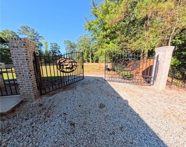 3020 Raymonds Drive - Photo Thumbnail 1