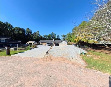 3020 Raymonds Drive - Photo Thumbnail 7