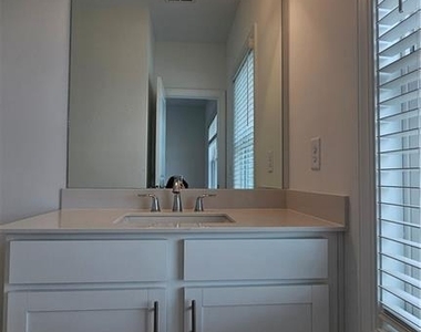 1118 Larkin Drive - Photo Thumbnail 46