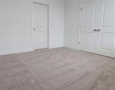 1118 Larkin Drive - Photo Thumbnail 8