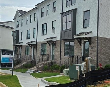 1118 Larkin Drive - Photo Thumbnail 2
