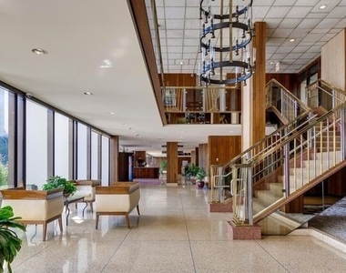 3200 N Lake Shore Drive - Photo Thumbnail 14