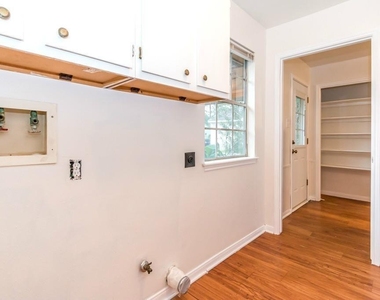 805 Thornwood Drive - Photo Thumbnail 12