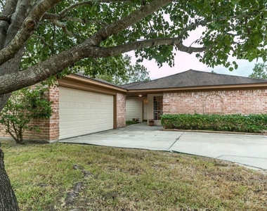 805 Thornwood Drive - Photo Thumbnail 15