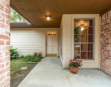 805 Thornwood Drive - Photo Thumbnail 1