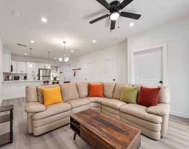 4011 King Street - Photo Thumbnail 5