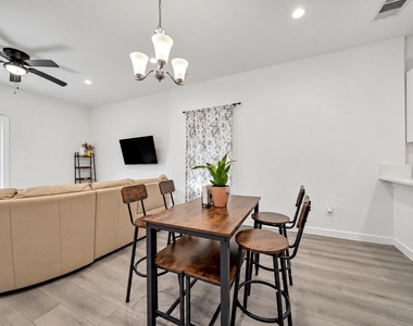 4011 King Street - Photo Thumbnail 4