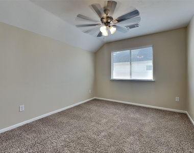 3007 Davey Oaks Street - Photo Thumbnail 16