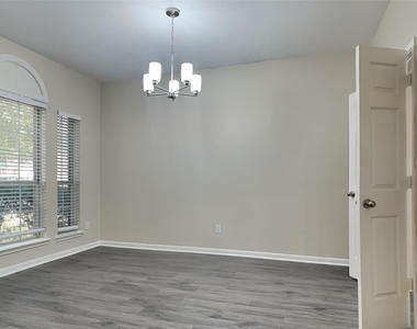 3007 Davey Oaks Street - Photo Thumbnail 8