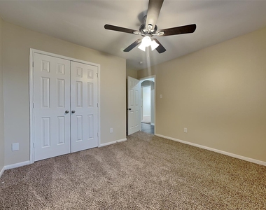 3007 Davey Oaks Street - Photo Thumbnail 12