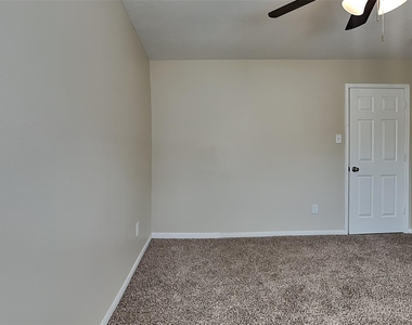 3007 Davey Oaks Street - Photo Thumbnail 14