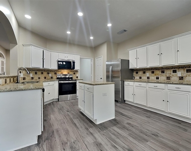 3007 Davey Oaks Street - Photo Thumbnail 5
