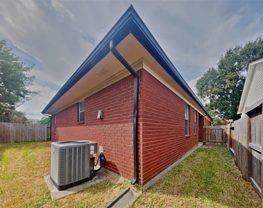 2918 Blue Dawn Drive - Photo Thumbnail 16