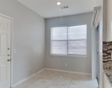 2918 Blue Dawn Drive - Photo Thumbnail 5