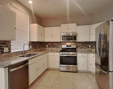 2918 Blue Dawn Drive - Photo Thumbnail 4