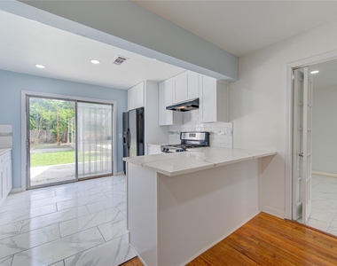 6919 Schiller Street - Photo Thumbnail 9