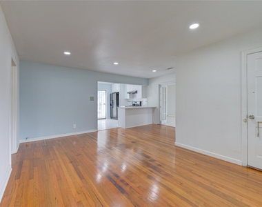 6919 Schiller Street - Photo Thumbnail 4