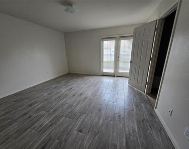 9434 Sapphire Creek Lane - Photo Thumbnail 14