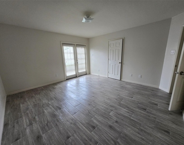 9434 Sapphire Creek Lane - Photo Thumbnail 15