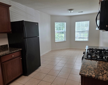 9434 Sapphire Creek Lane - Photo Thumbnail 6