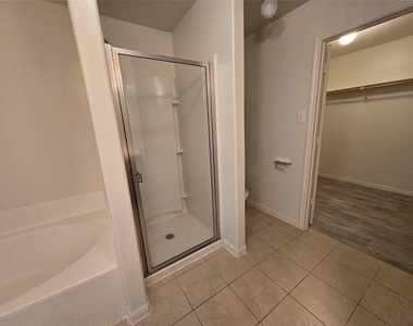9434 Sapphire Creek Lane - Photo Thumbnail 17