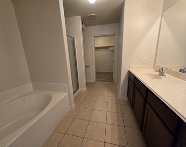 9434 Sapphire Creek Lane - Photo Thumbnail 16