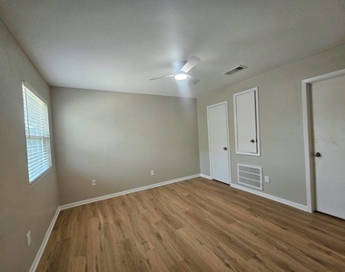 736 Memorial Mews Street - Photo Thumbnail 6