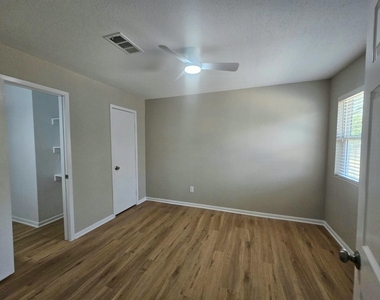 736 Memorial Mews Street - Photo Thumbnail 9