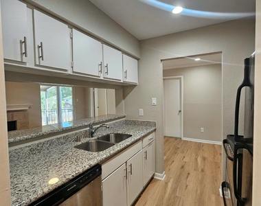 736 Memorial Mews Street - Photo Thumbnail 5
