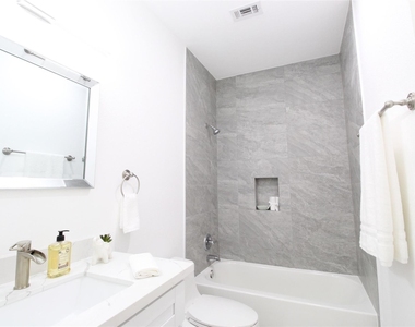 407 Vincent Street - Photo Thumbnail 3