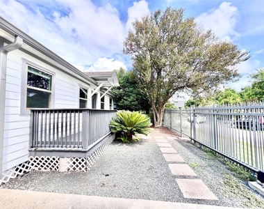 407 Vincent Street - Photo Thumbnail 8