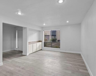 9005 Imogene Street - Photo Thumbnail 4