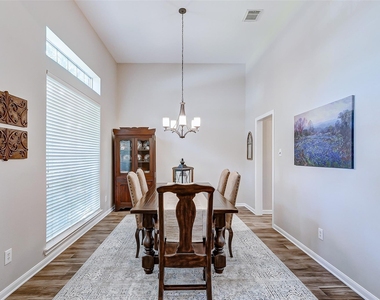 5222 Summerside Drive - Photo Thumbnail 4