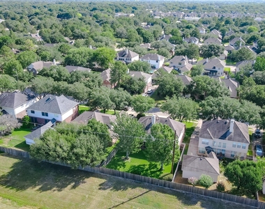 5222 Summerside Drive - Photo Thumbnail 30