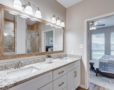 5222 Summerside Drive - Photo Thumbnail 10
