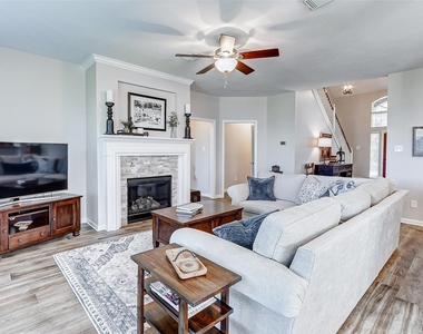 5222 Summerside Drive - Photo Thumbnail 2
