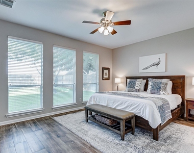 5222 Summerside Drive - Photo Thumbnail 7