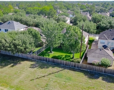5222 Summerside Drive - Photo Thumbnail 23
