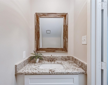 5222 Summerside Drive - Photo Thumbnail 6