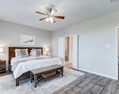 5222 Summerside Drive - Photo Thumbnail 9