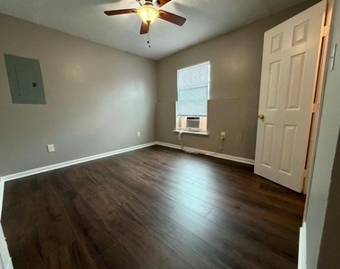 3028 Avenue M - Photo Thumbnail 2