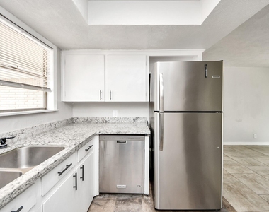 505 Jasmine Street - Photo Thumbnail 28