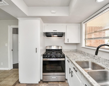 505 Jasmine Street - Photo Thumbnail 26