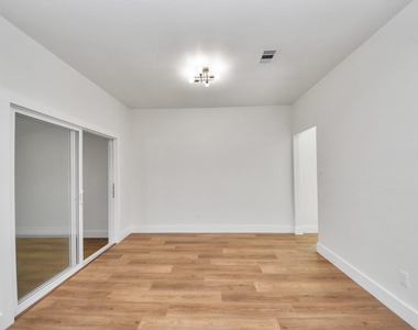 22814 Pebworth Place - Photo Thumbnail 15