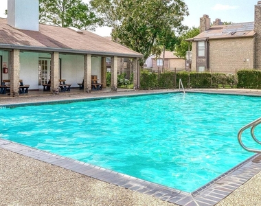 6633 W Airport Boulevard - Photo Thumbnail 17