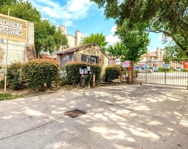 6633 W Airport Boulevard - Photo Thumbnail 18
