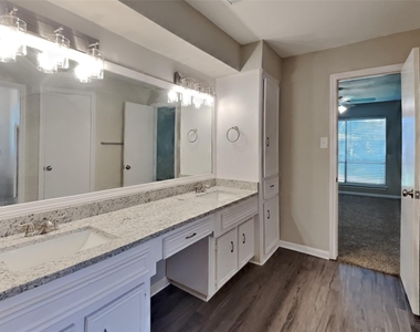 3126 Silver Springs Court - Photo Thumbnail 9
