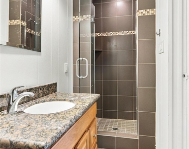 808 W Main Street - Photo Thumbnail 11